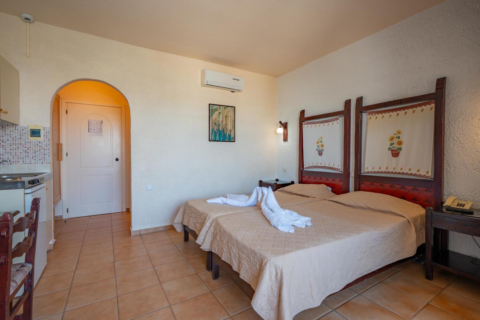 Lefkoniko Beach & Icarus Suite Apts Ретимно Экстерьер фото