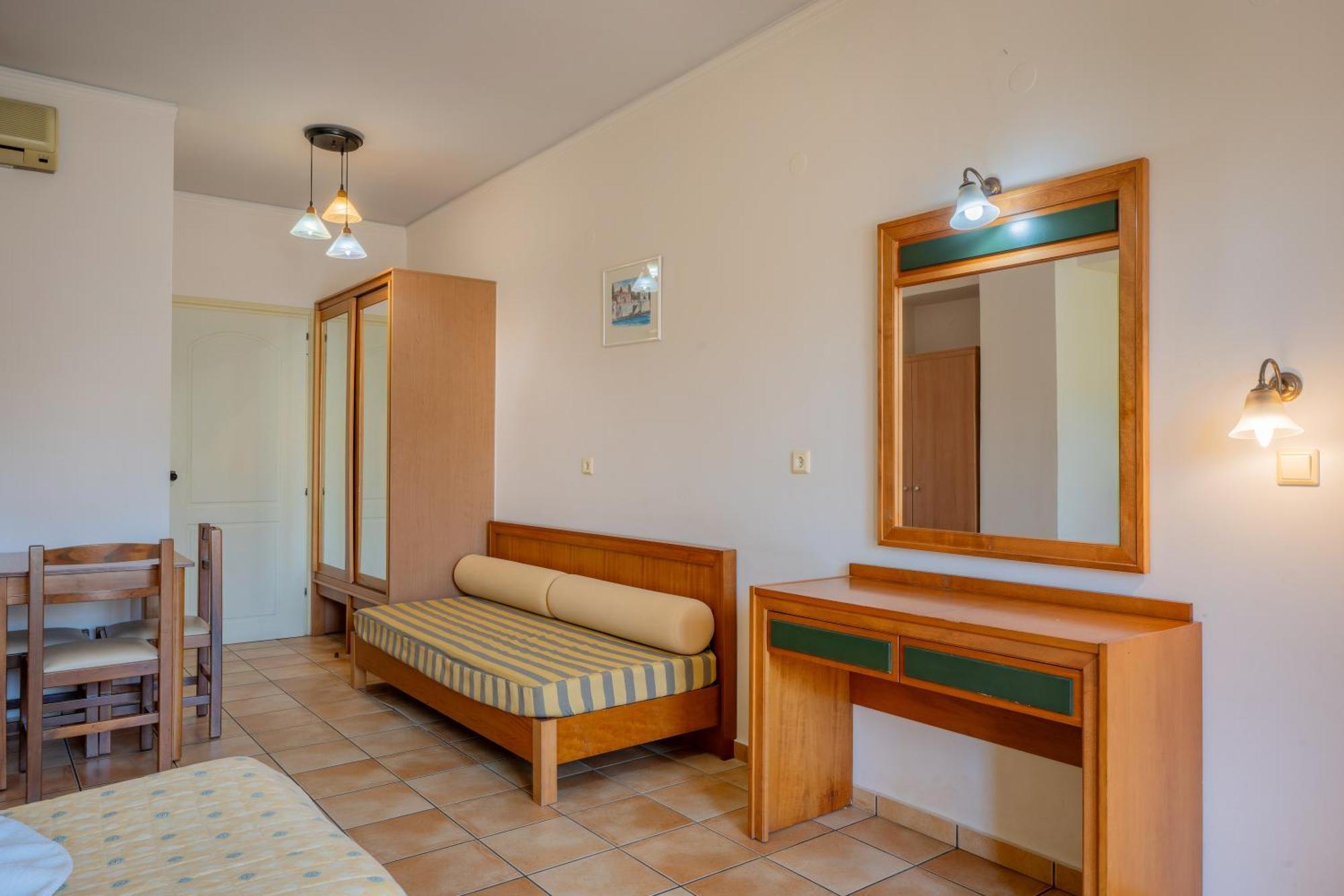 Lefkoniko Beach & Icarus Suite Apts Ретимно Экстерьер фото